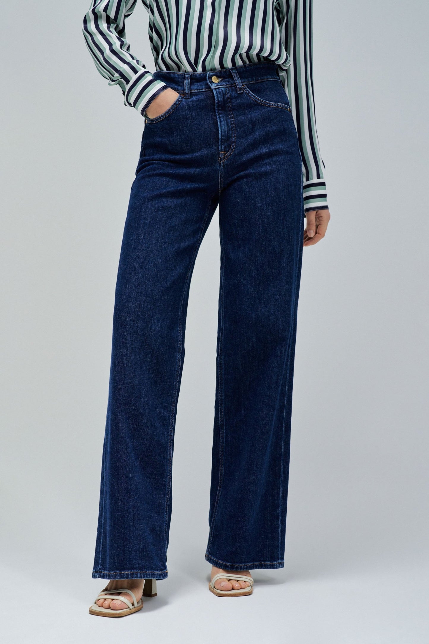 21010280-853_3_0.jpg