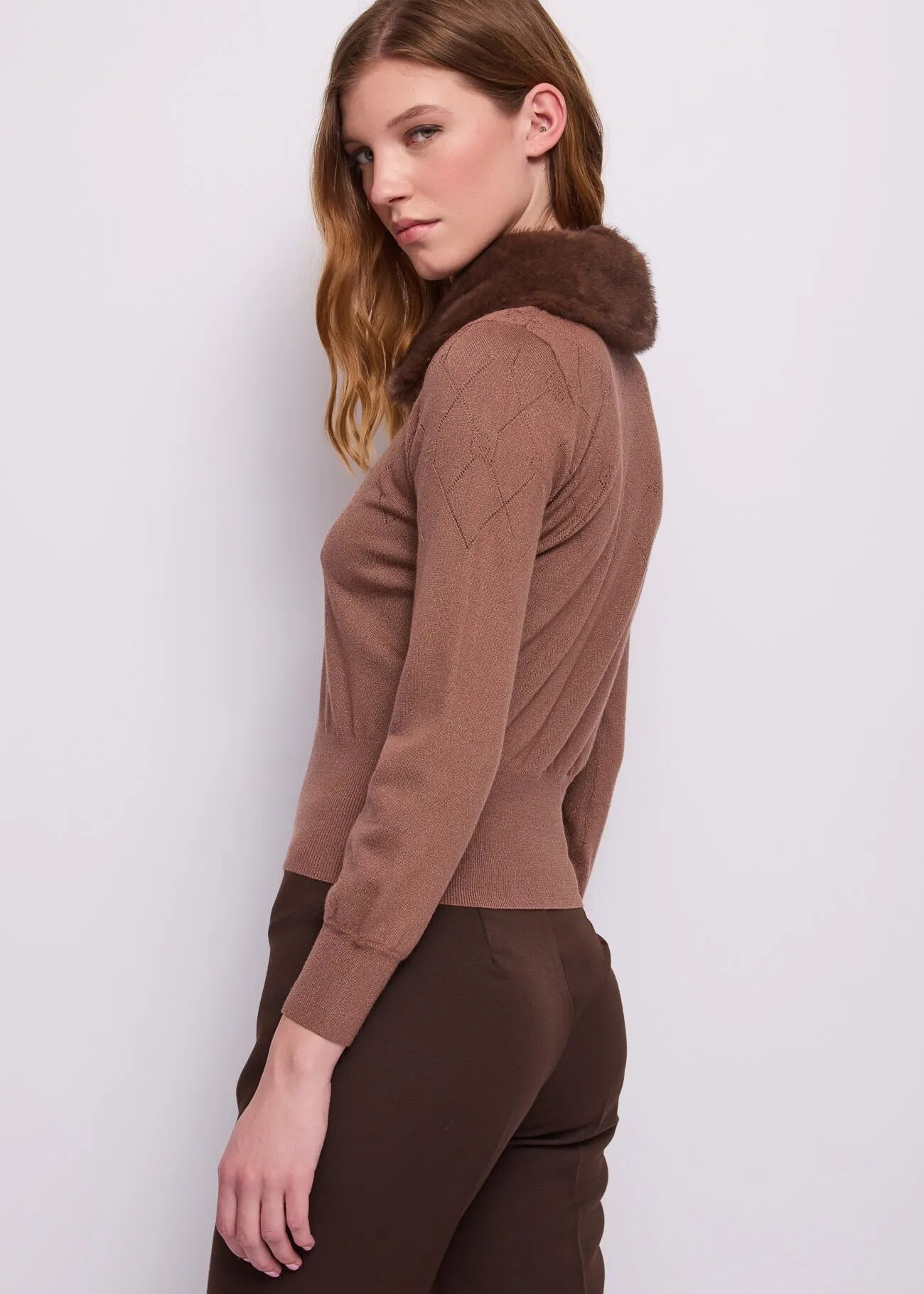 621BD53051-4313_21_1.webp